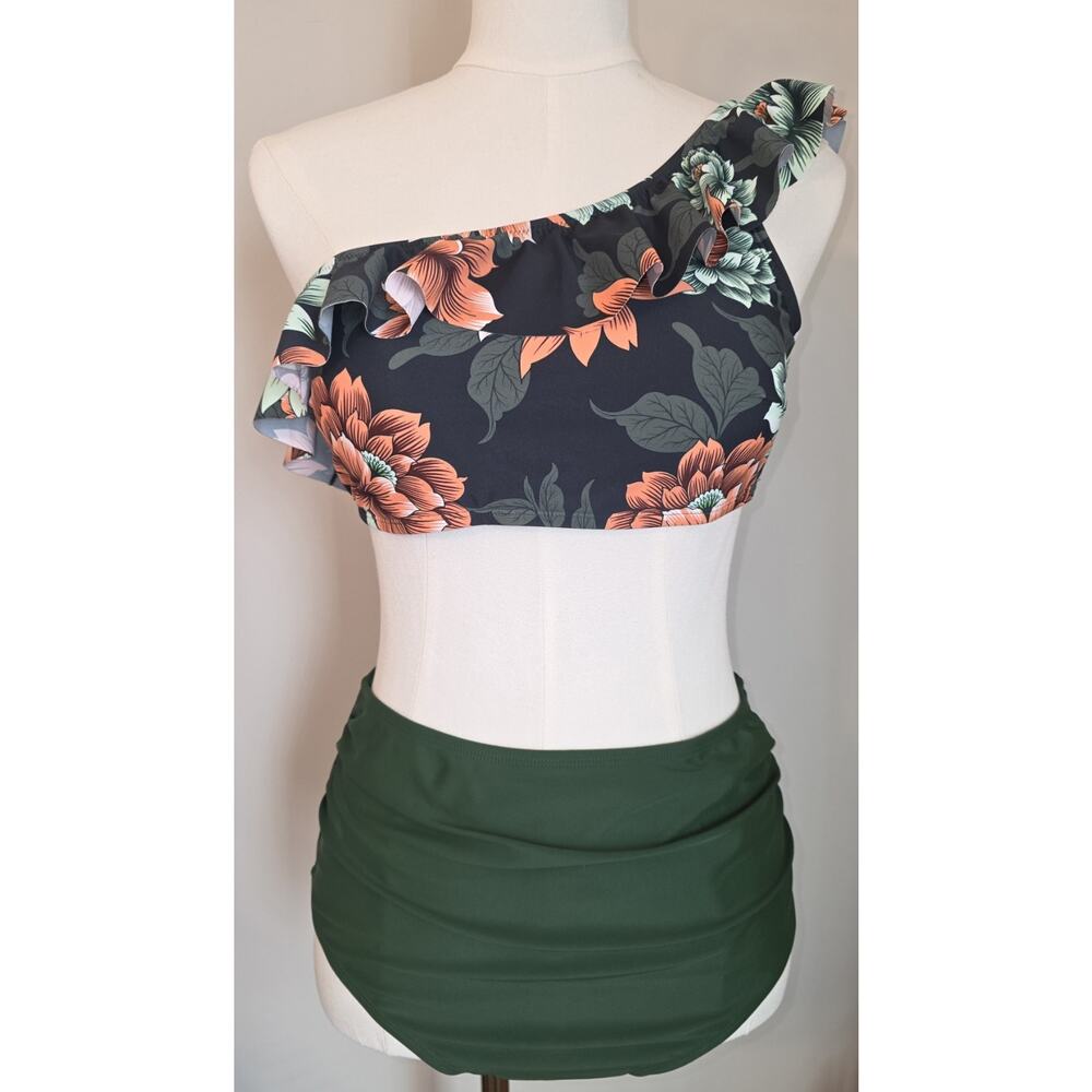 NWT L Women's Two-Piece Swimsuit Green Floral Ruffle Top Cupshe MSRP $34
